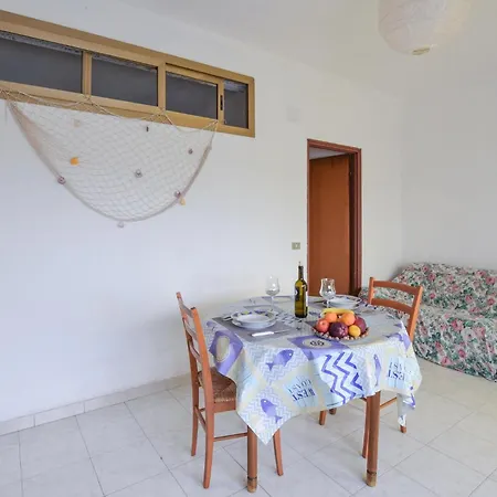 Apartamento 4 Bedroom Amazing In Ferruzzano