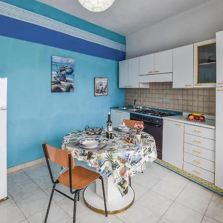 4 Bedroom Amazing In Madonna della Catena