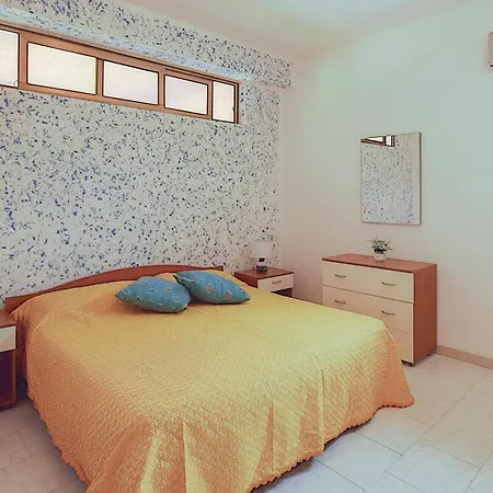 Appartement 4 Bedroom Amazing In *