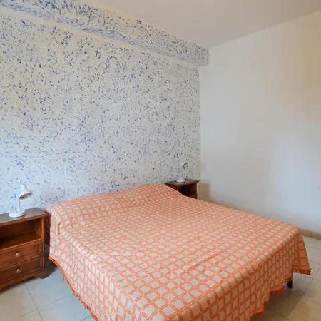 4 Bedroom Amazing In Lägenhet