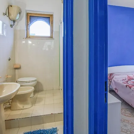 4 Bedroom Amazing In Lägenhet Ferruzzano