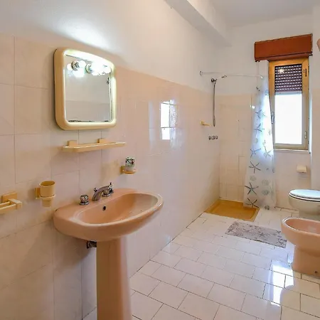 4 Bedroom Amazing In Ferruzzano